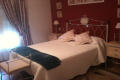 Habitaci&oacute;n con cama de matrimonio