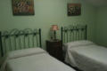 Habitaci&oacute;n con 2 camas