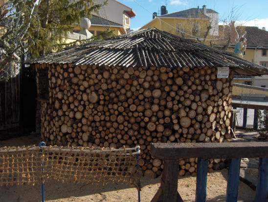 Punto de venta de le&ntilde;a en Madrid para chimenes y estufas.